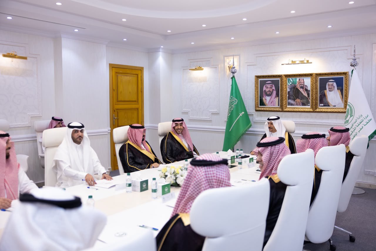 محافظ حفر الباطن يرأس اجتماع اللجنة الإشرافية للمخطط الشامل
