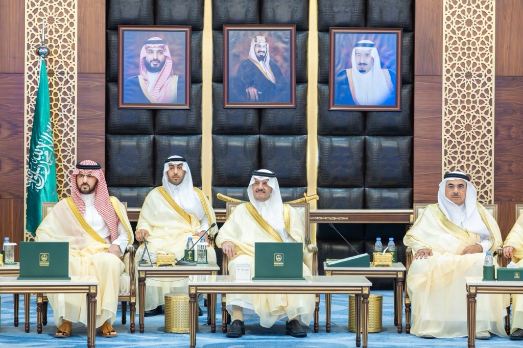 أمير الشرقية يكرم الشركاء والداعمين لموسم الخبر 2025